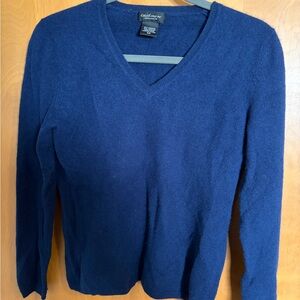 💙 Lord & Taylor 100% Cashmere V-Neck Sweater – Size M